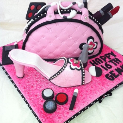Picture of Pink Bag and Shoe Cake